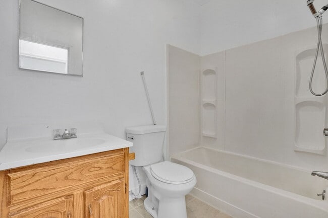 Building Photo - 296 Hancock St