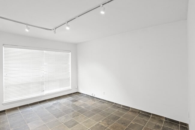 Building Photo - 3602 Garrott St
