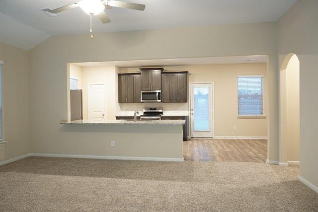 Building Photo - 1823 Dahlia Way