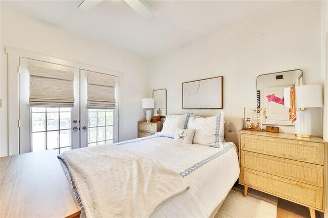 Building Photo - 2216 San Gabriel St