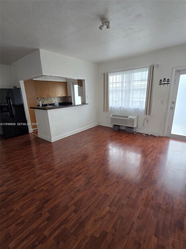 Building Photo - 450 77th St