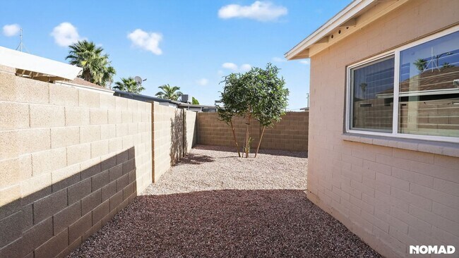 Building Photo - 15431 N 23rd St