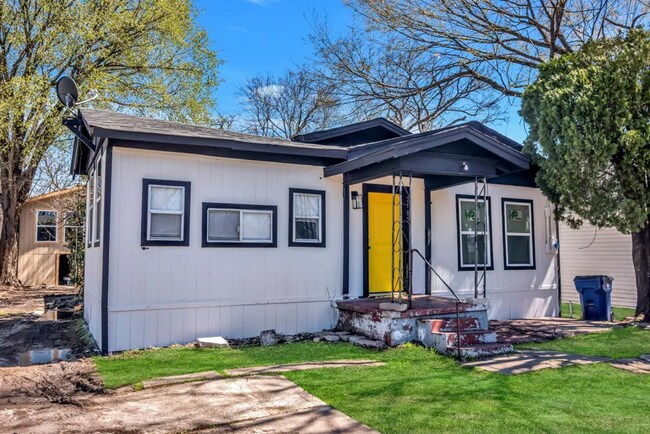 Building Photo - 2105 Walnut St