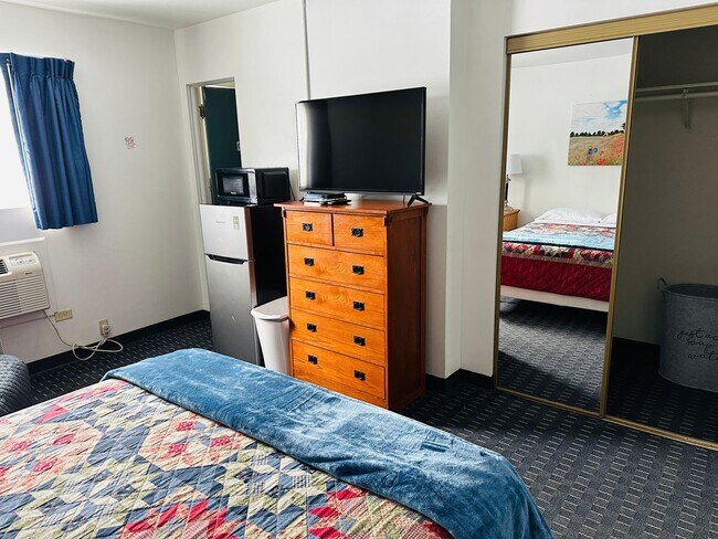Building Photo - Furnished Studio Near Hospitals with Cable TV and Free Laundry