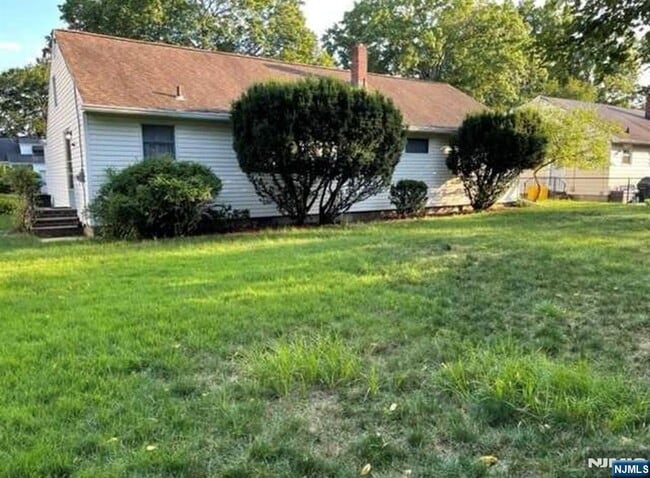 Building Photo - 333 Lacey Dr