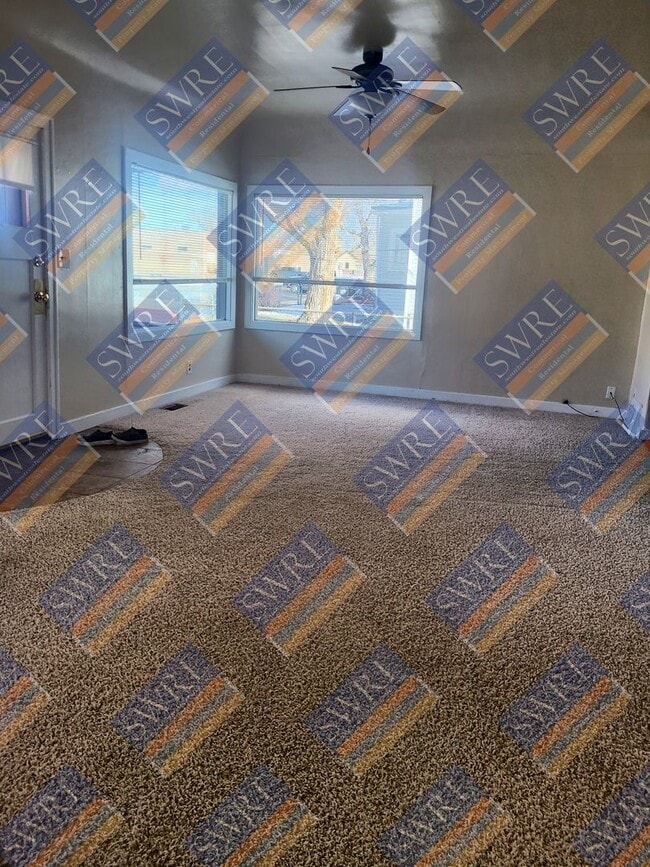 Building Photo - 215 Thomas-