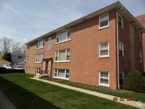 Building Photo - 6636 N Harlem Ave