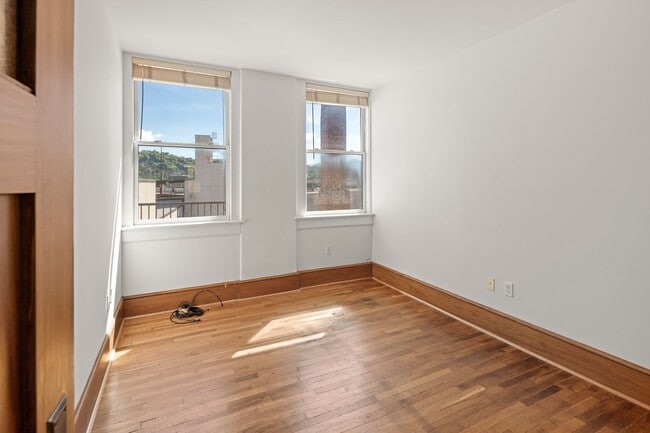 Building Photo - 55 1/2 Haywood St, Apt 3B