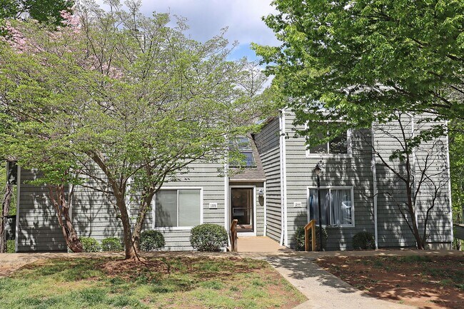 Building Photo - Move-in Ready + Pet-Friendly River Run Condo Near Pen Park
