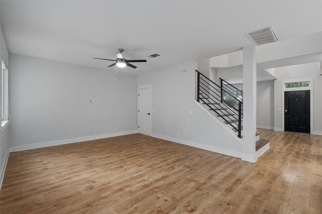 Building Photo - 1203 Thackeray Ln