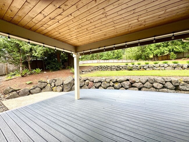 Building Photo - Stunning Bainbridge Island 4 bedroom home....available now!
