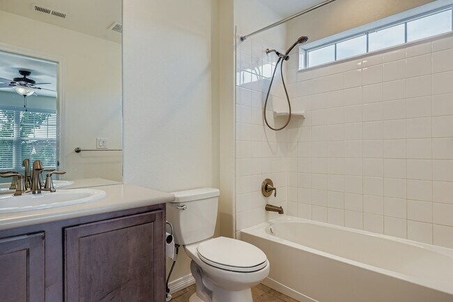 Building Photo - 14810 Vienna Cir