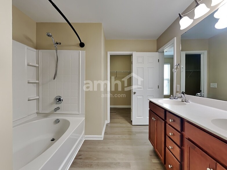 Building Photo - 4828 Pitkin Ave