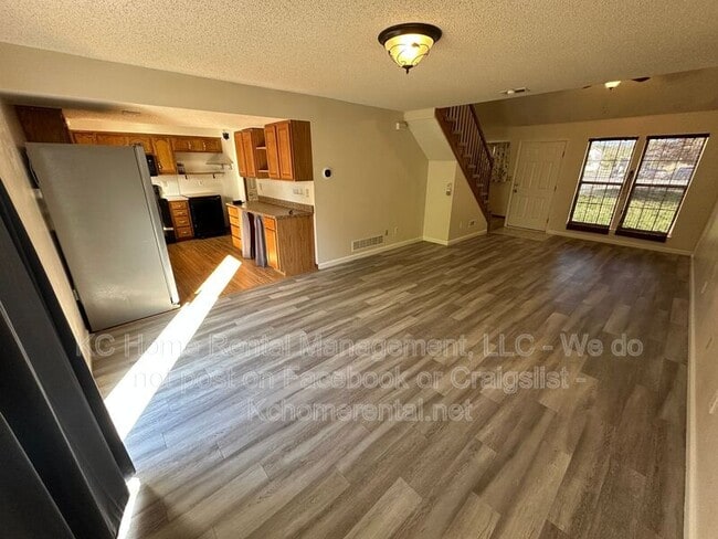 Building Photo - 766 Spring Cir