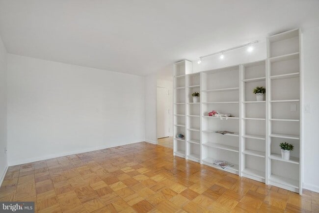 Building Photo - 3101 S Manchester St