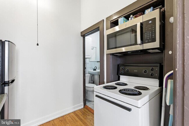 Building Photo - 105 N Loudoun St