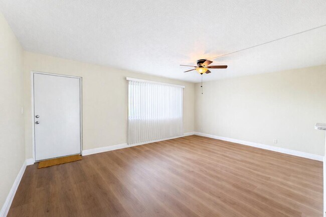 Building Photo - 700 Village Green Ct