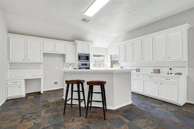 Building Photo - 23223 Diamond Knoll Ct