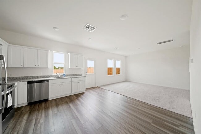 Building Photo - 8627 Vacek Xing Wy