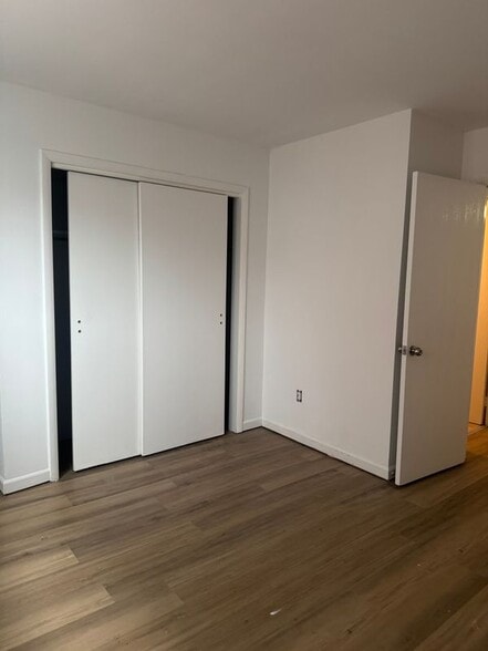 Building Photo - 15 Greenwich Ave