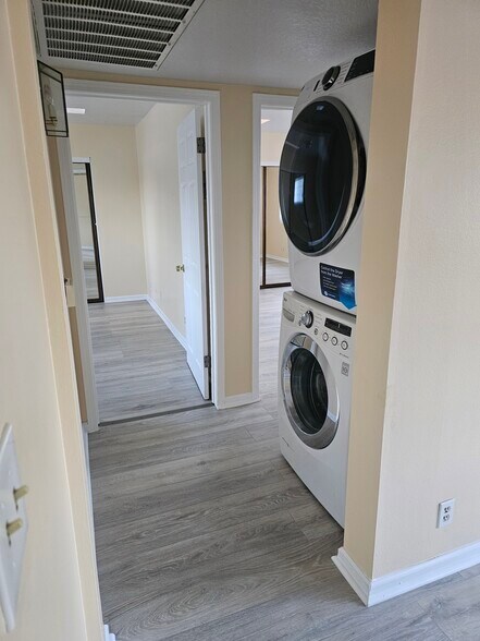Building Photo - 417 N Glenwood Pl