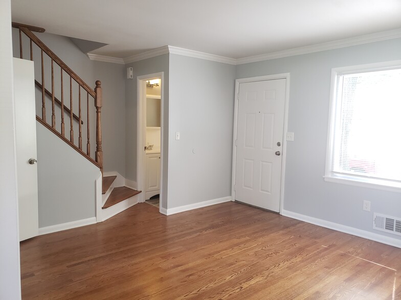 Building Photo - 6615 Walrond Ave