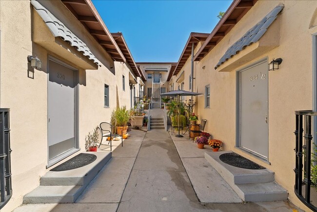 Building Photo - Studio Apartment with In-Unit Laundry!