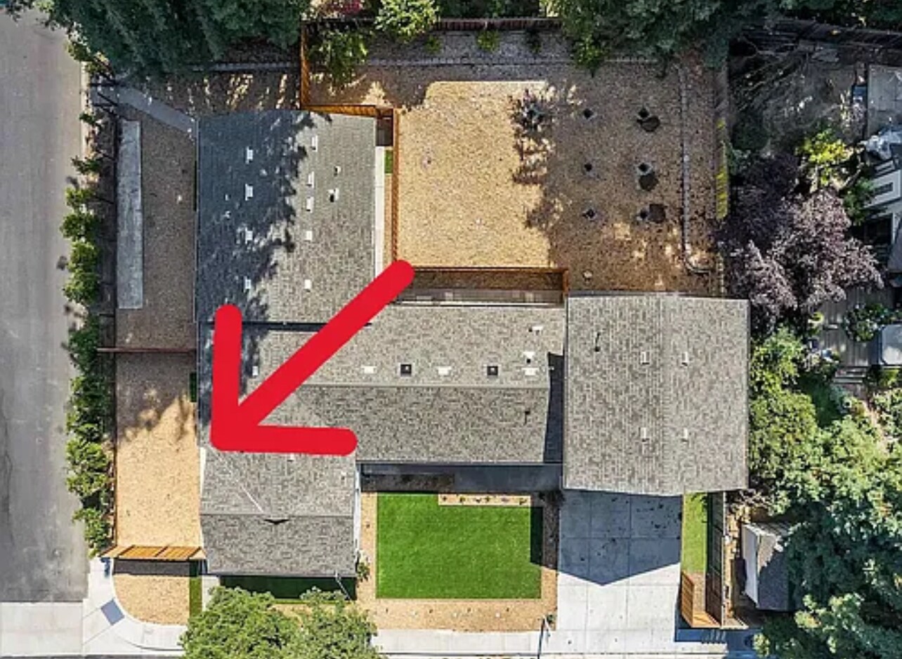 Building Photo - 1006 Court Ln