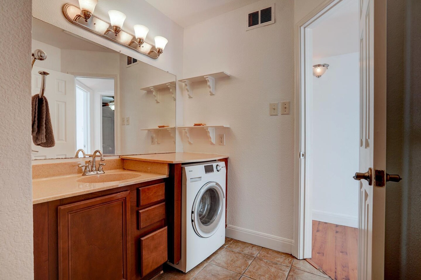 In unit washer/dryer - 4306 Avenue A