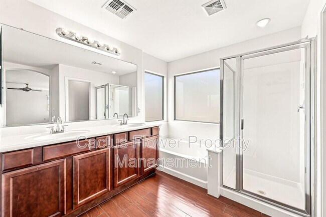 Building Photo - 3628 E Janelle Way