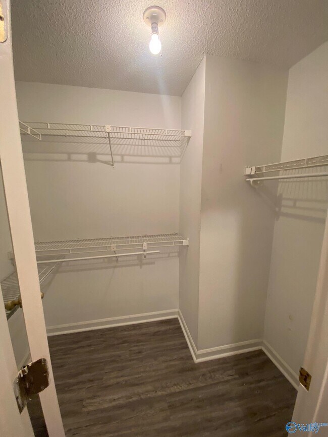 Building Photo - 523 Farmingdale Rd SE