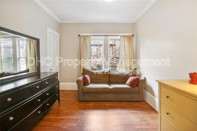 Building Photo - 939 Euclid Ave NE