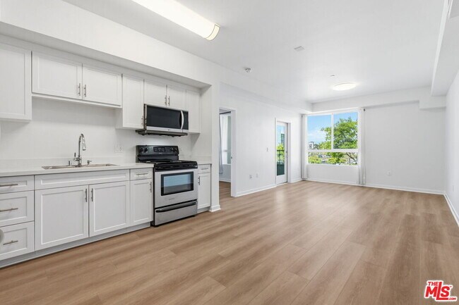 Building Photo - 12655 Bluff Creek Dr