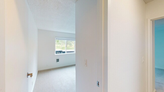 Building Photo - 475 Ignacio Blvd
