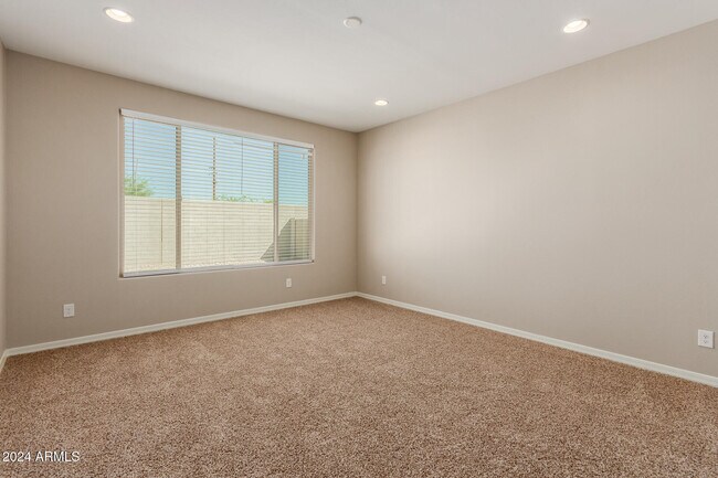 Building Photo - 8854 W Palo Verde Dr