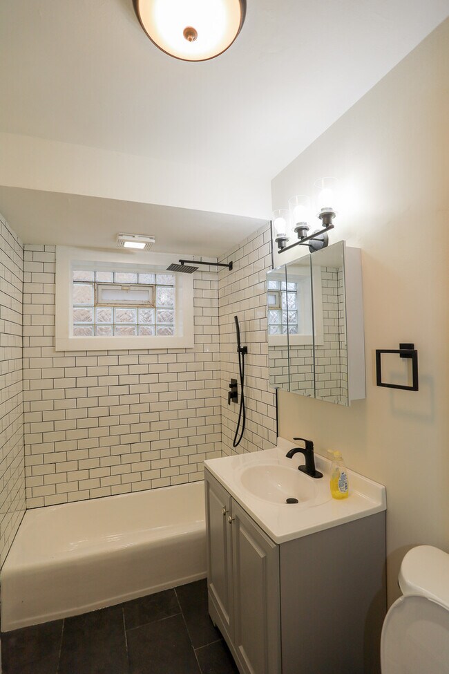 Building Photo - 9020 Lamon Ave