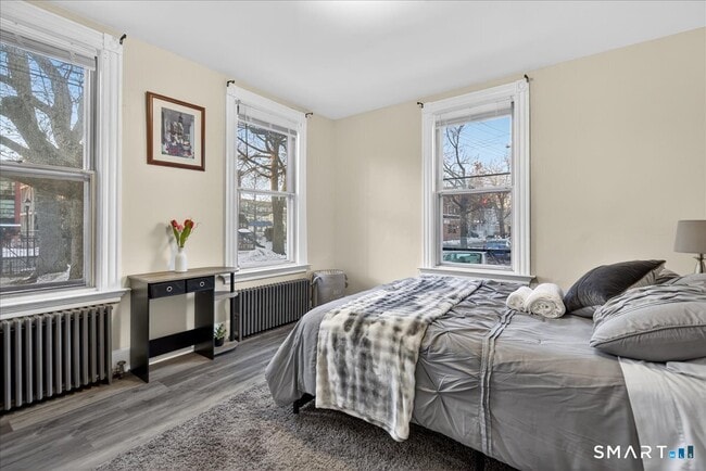 Building Photo - 393 Orchard St