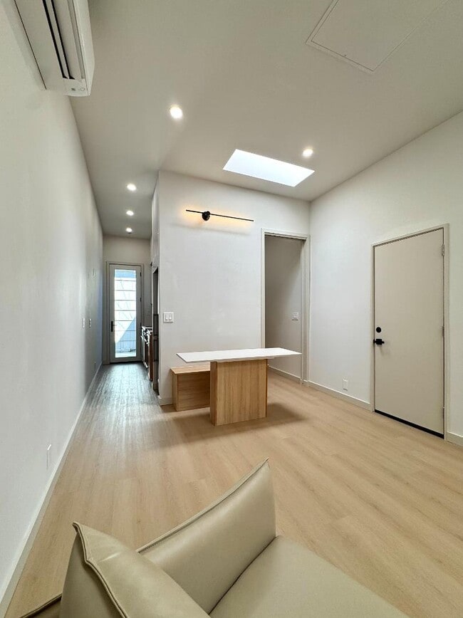 Building Photo - 3577 Louisiana St