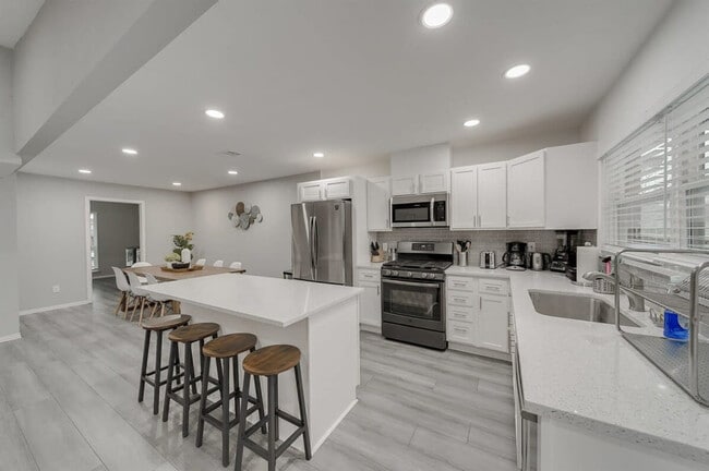 Building Photo - 2922 Clover Valley Dr