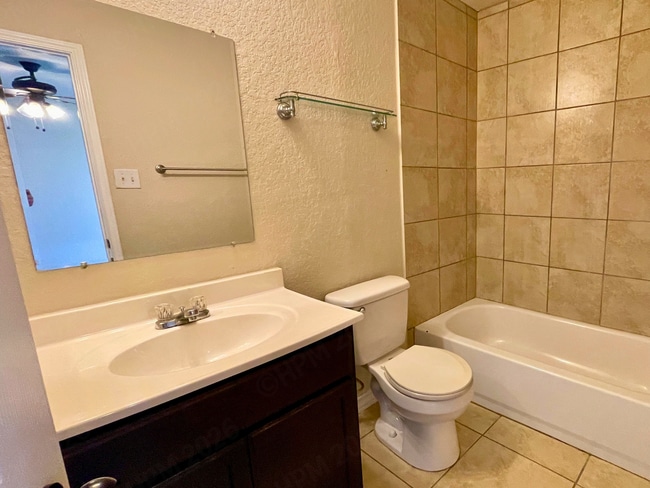 Building Photo - Charming 3 Bedroom Townhome Near Medical Center and Ingram Park