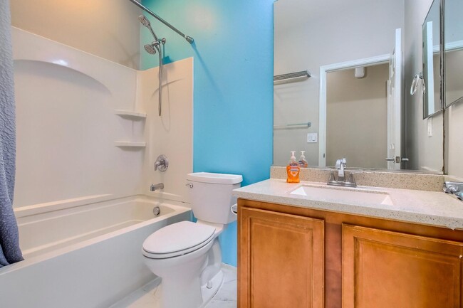 Building Photo - Three Bedroom House in Phoenix
