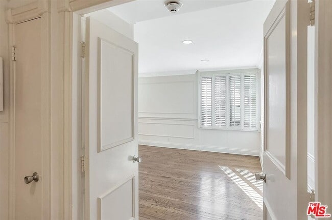 Building Photo - 2160 Century Park E