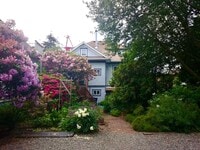Building Photo - Cute capitol hill home available April!