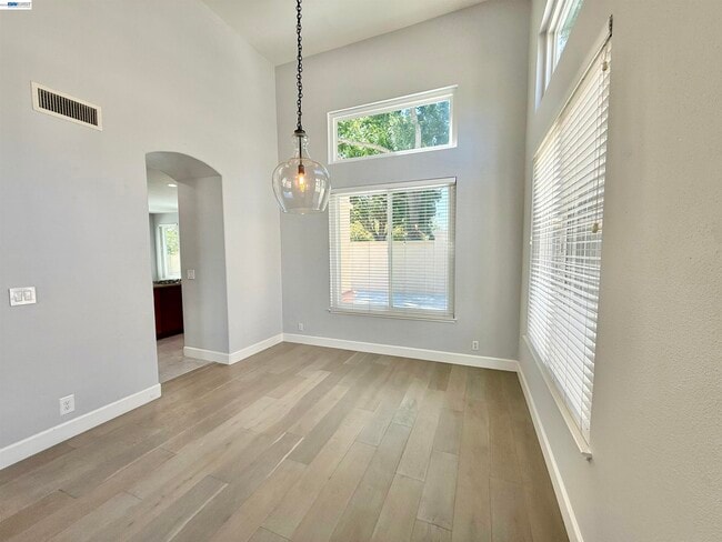 Building Photo - 4238 Diavila Ave