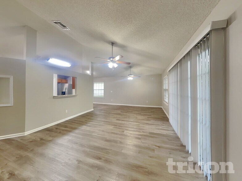 Building Photo - 8256 Creek Hollow Ct