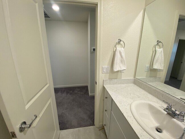 Building Photo - 8956 Elk Ravine Dr