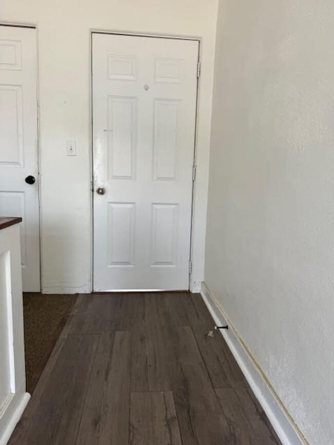 Building Photo - 102 N Main Ave