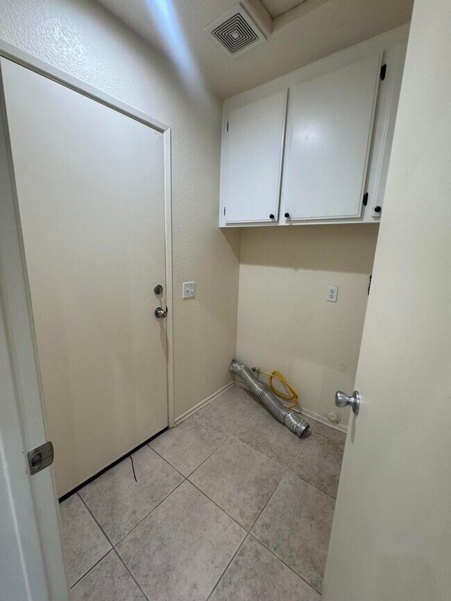 Building Photo - 45270 Sunbrook Ln