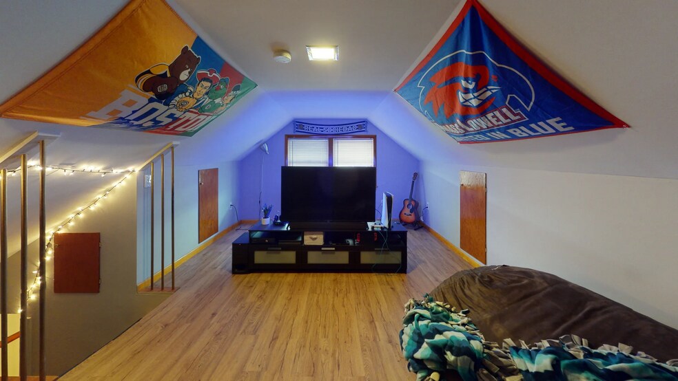 Building Photo - 60 Pinkert St