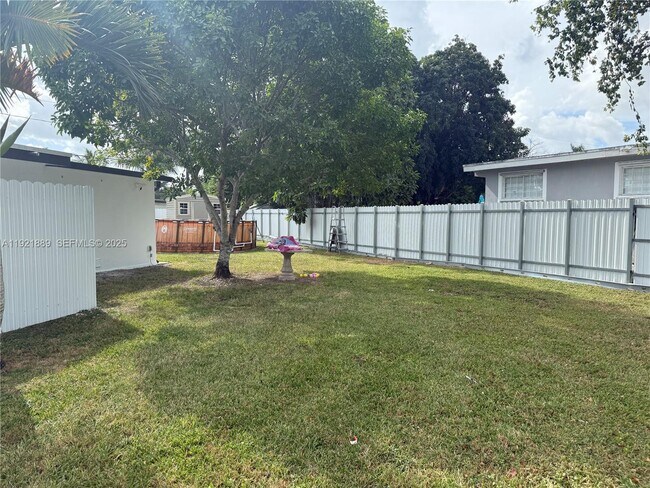 Building Photo - 27000 SW 145th Ave